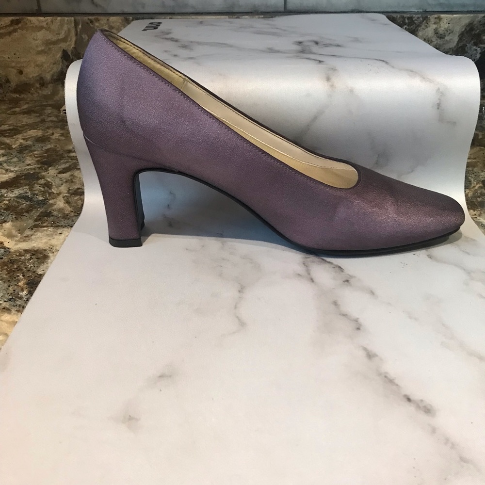 Satin Dyeables Lavender Formal, Prom Pumps, 9.5M